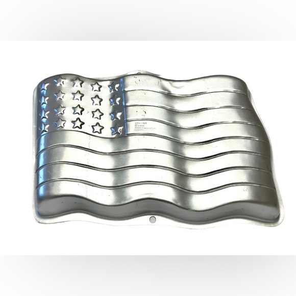 2000 Wilton American Flag Stars and Stripes Cake Pan USA 2105-183 - Picture 2 of 5